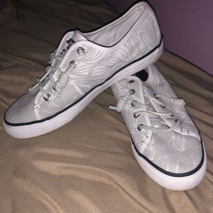 Lace up Palm leaf  Crest Vibe Sperry’s